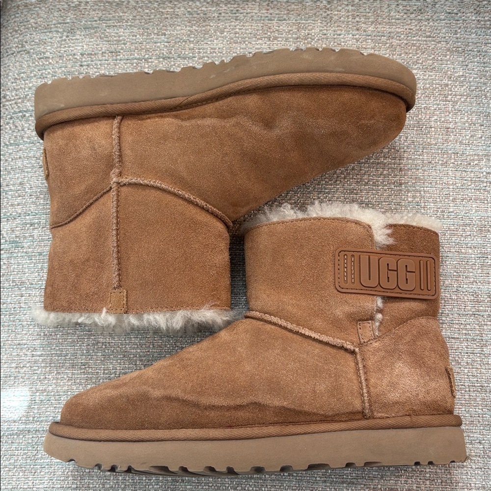 Ugg Mini Bailey Logo Strap Boots Chestnut Tan Brown Women’s‎ size 7